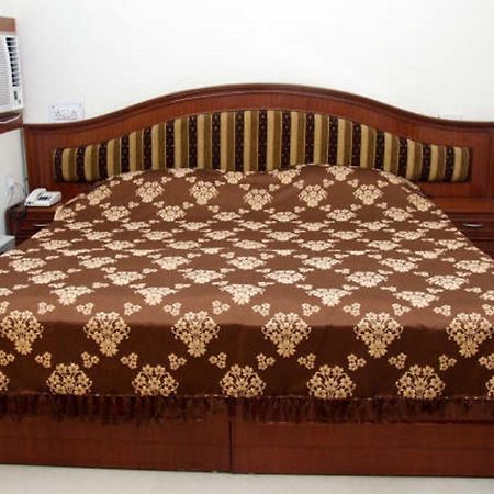 Hotel Sunrise Inn Lucknow Buitenkant foto