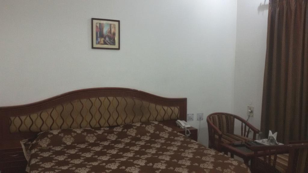 Hotel Sunrise Inn Lucknow Buitenkant foto