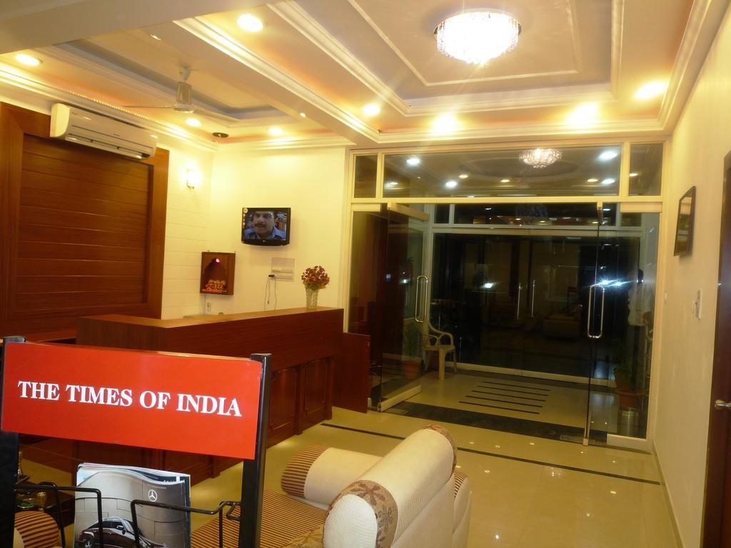 Hotel Sunrise Inn Lucknow Buitenkant foto