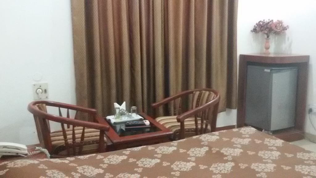 Hotel Sunrise Inn Lucknow Buitenkant foto