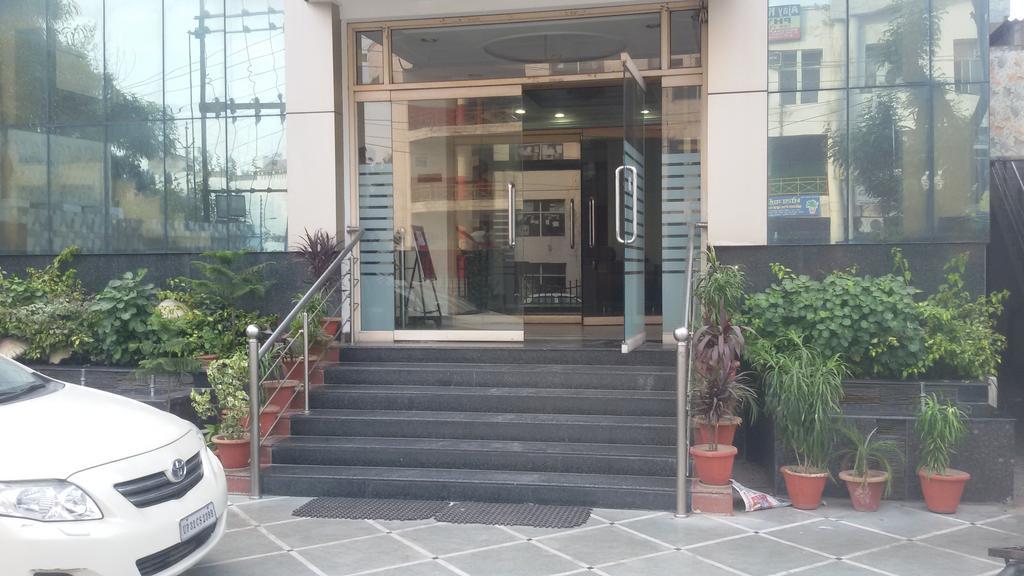 Hotel Sunrise Inn Lucknow Buitenkant foto