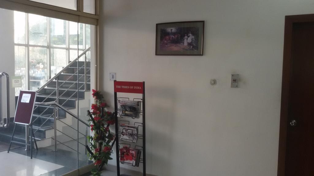 Hotel Sunrise Inn Lucknow Buitenkant foto