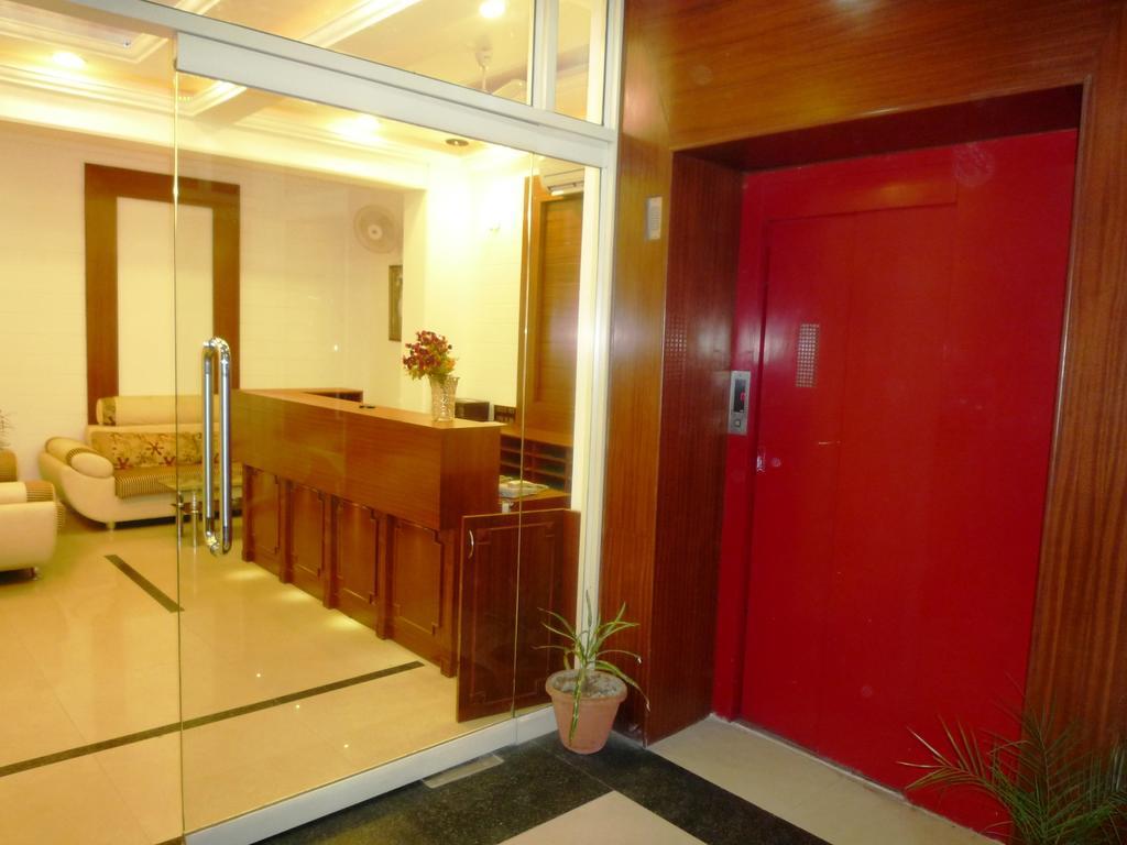 Hotel Sunrise Inn Lucknow Buitenkant foto