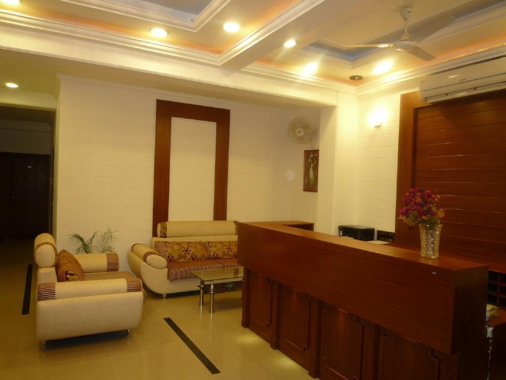 Hotel Sunrise Inn Lucknow Buitenkant foto