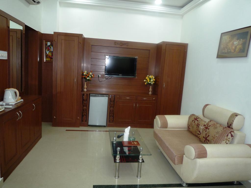 Hotel Sunrise Inn Lucknow Buitenkant foto
