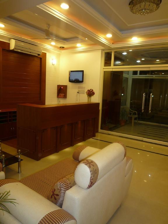 Hotel Sunrise Inn Lucknow Buitenkant foto