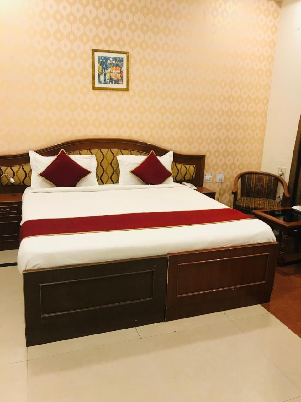 Hotel Sunrise Inn Lucknow Buitenkant foto