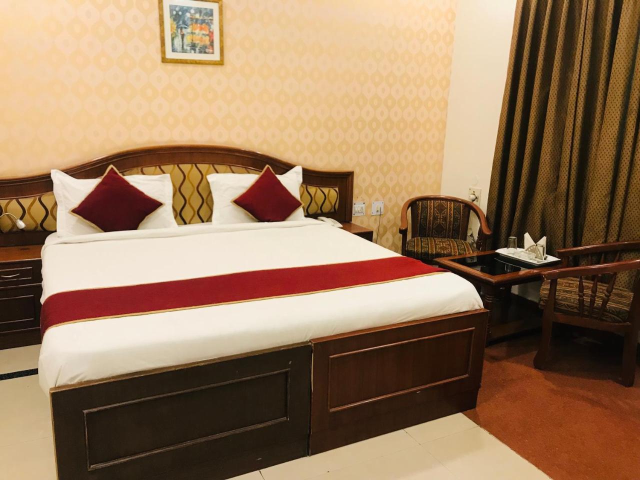 Hotel Sunrise Inn Lucknow Buitenkant foto