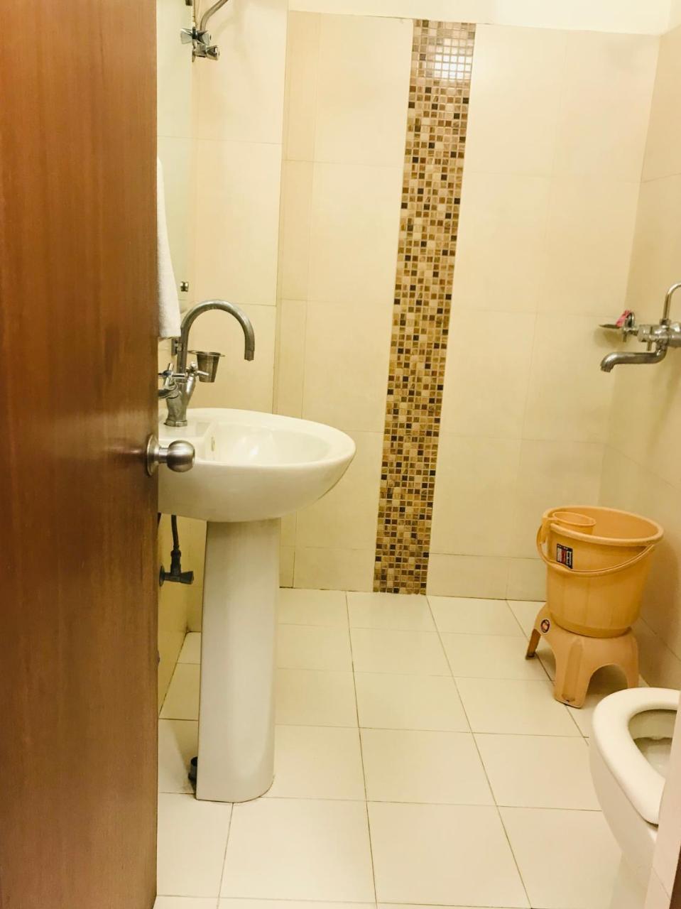 Hotel Sunrise Inn Lucknow Buitenkant foto