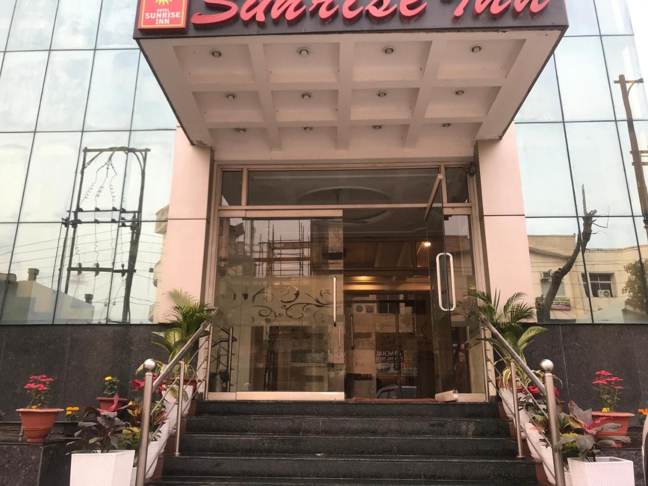 Hotel Sunrise Inn Lucknow Buitenkant foto